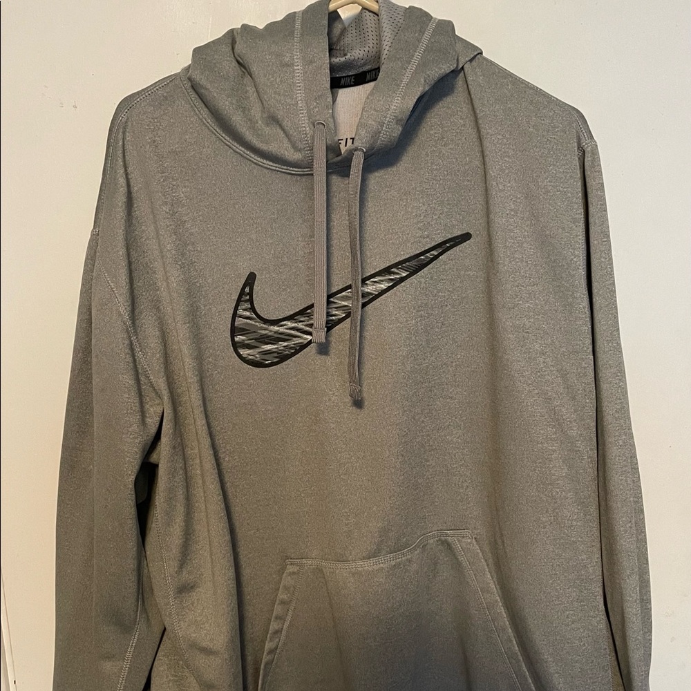 Cozy Nike Therma-Fit hoodie